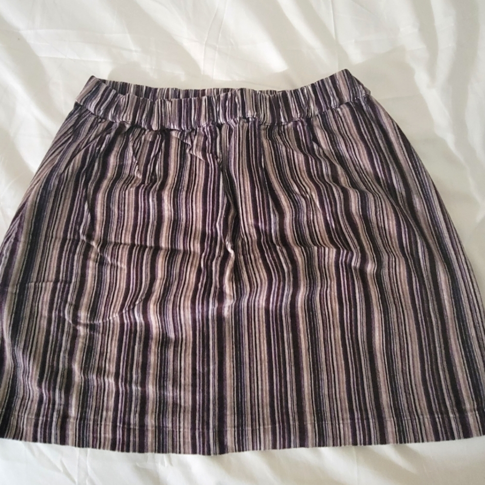 American Eagle womens mini skirt corduroy black,brown, beige size Small.
